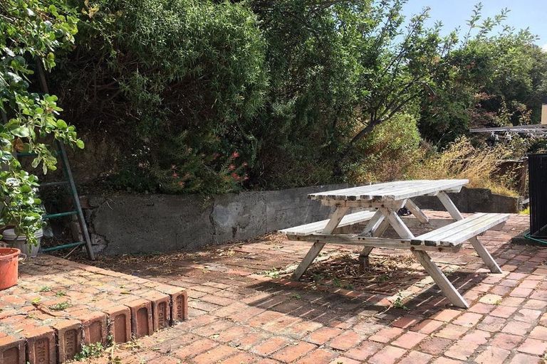 Photo of property in 6 Queens Drive, Kilbirnie, Wellington, 6022