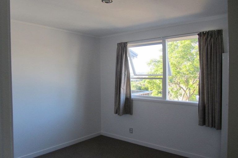 Photo of property in 120 Sunset Road, Unsworth Heights, Auckland, 0632