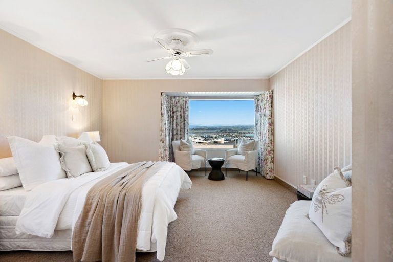 Photo of property in 19 Roslyn Road, Bluff Hill, Napier, 4110