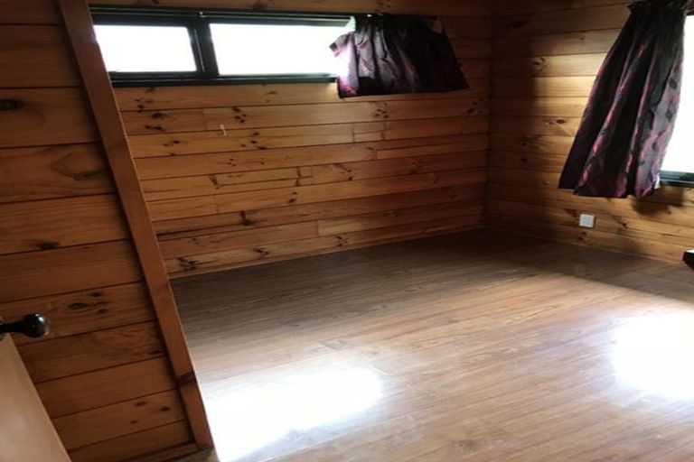 Photo of property in 31 Marina View Drive, West Harbour, Auckland, 0618