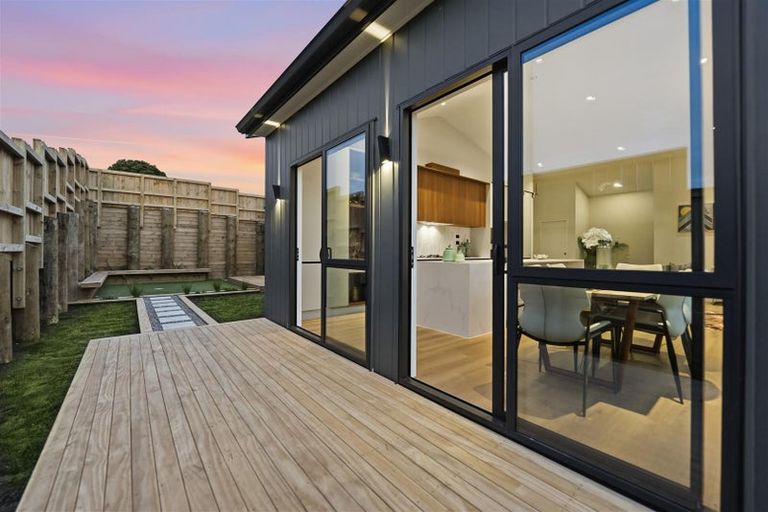 Photo of property in 10 Whale Bay Rise, Gulf Harbour, 0930