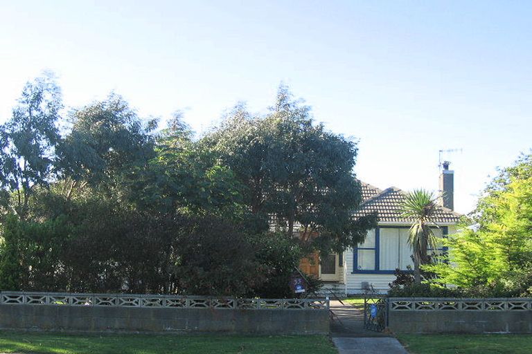 Photo of property in 33 Mazengarb Road, Paraparaumu Beach, Paraparaumu, 5032