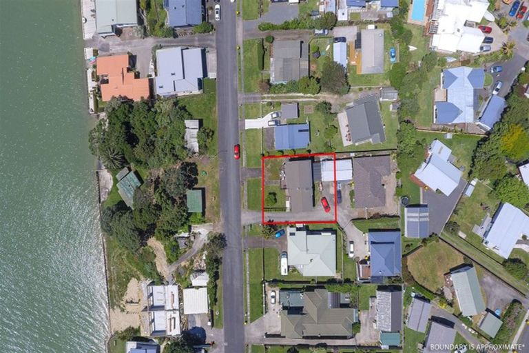 Photo of property in 11 Crispe Road, Clarks Beach, 2122