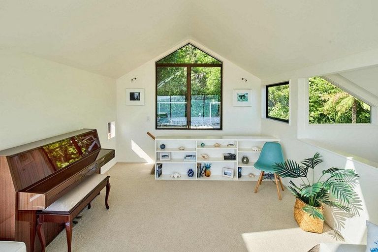 Photo of property in 19 Moana Road, Plimmerton, Porirua, 5026