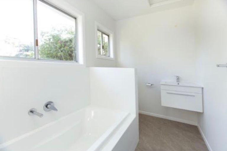 Photo of property in 1/56 Mckenzie Avenue, Arkles Bay, Whangaparaoa, 0932