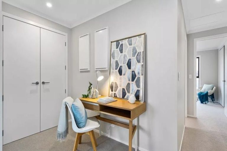 Photo of property in 1/2 Ko Nui Place, Hobsonville, 0616