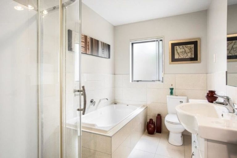 Photo of property in 21 Cityview Place, Massey, Auckland, 0614