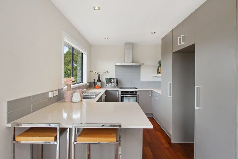 Photo of property in 4a Korotaha Terrace, Rothesay Bay, Auckland, 0630