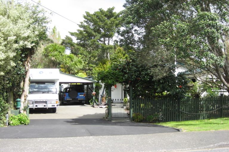 Photo of property in 39 The Terrace, Herald Island, Auckland, 0618