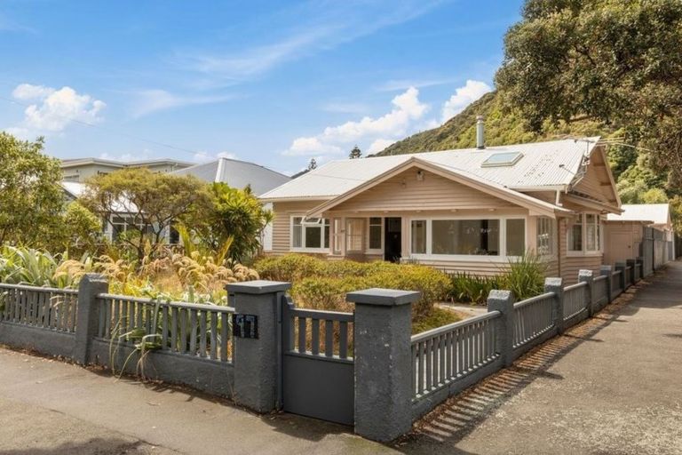 Photo of property in 97 Oroua Street, Eastbourne, Lower Hutt, 5013