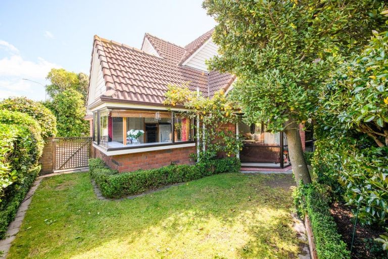 Photo of property in 35 Te Awe Awe Street, Hokowhitu, Palmerston North, 4410