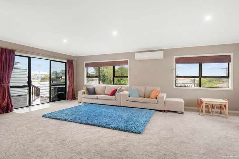 Photo of property in 2 Harding Avenue, Te Atatu South, Auckland, 0610
