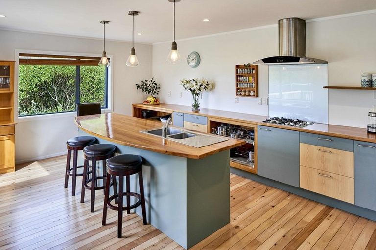 Photo of property in 51a Omapere Street, Whitby, Porirua, 5024