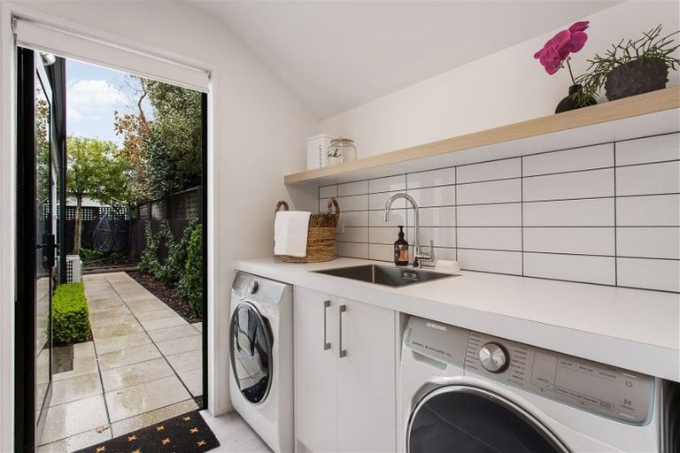 Photo of property in 35 Hawkesbury Avenue, St Albans, Christchurch, 8014