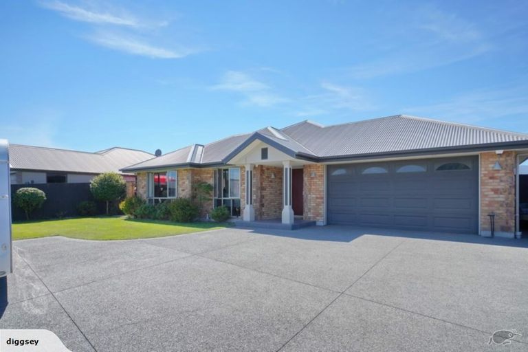 Photo of property in 10 Tawa Place, Parklands, Christchurch, 8083