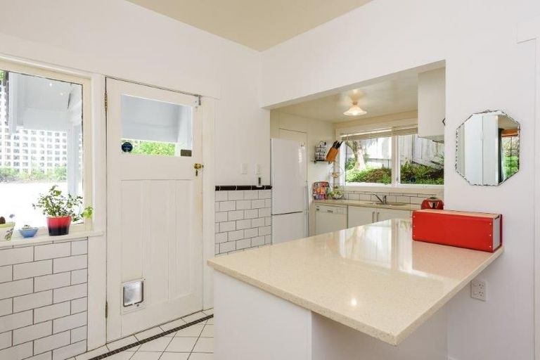 Photo of property in 17 Saint Michaels Crescent, Kelburn, Wellington, 6012