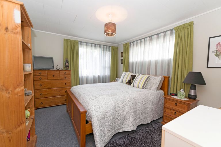 Photo of property in 14 Penfold Place, Henderson, Auckland, 0610