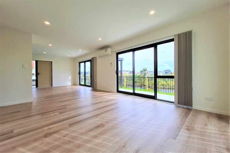 Photo of property in 81 Black Beech Crescent, Takanini, 2110