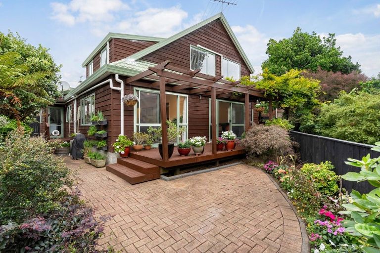 Photo of property in 2/52 Uxbridge Road, Mellons Bay, Auckland, 2014