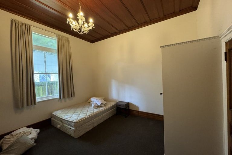 Photo of property in 37 Te Wharepouri Street, Berhampore, Wellington, 6023