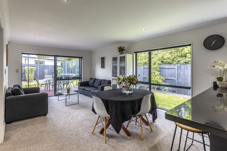 Photo of property in 5 D'urville Place, Kelvin Grove, Palmerston North, 4414