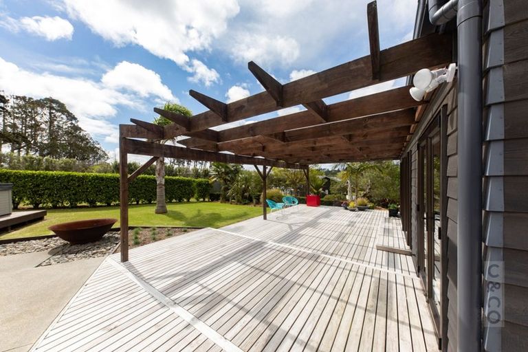 Photo of property in 206 Waitakere Road, Waitakere, Henderson, 0782