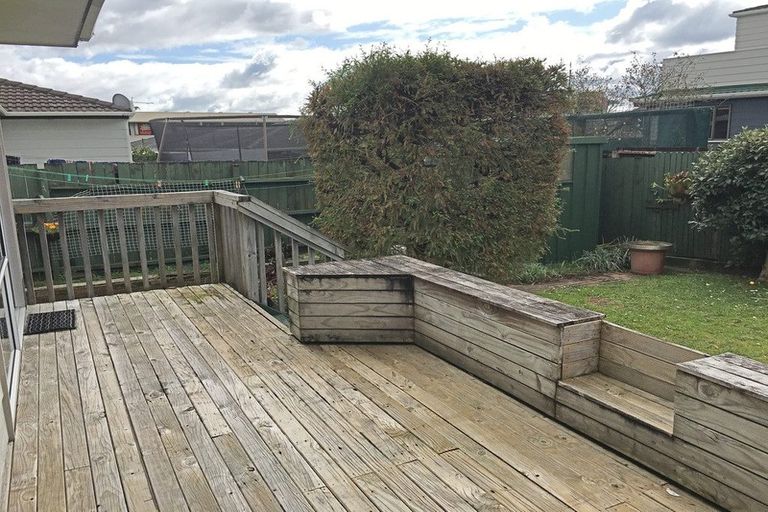 Photo of property in 2/44 Aviemore Drive, Highland Park, Auckland, 2010