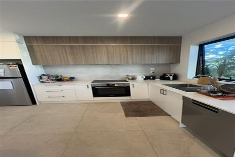 Photo of property in 1/233 Great North Road, Henderson, Auckland, 0612