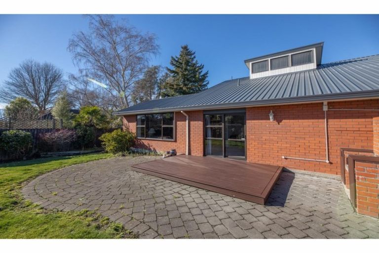 Photo of property in 28 Rubens Place, Burnside, Christchurch, 8053