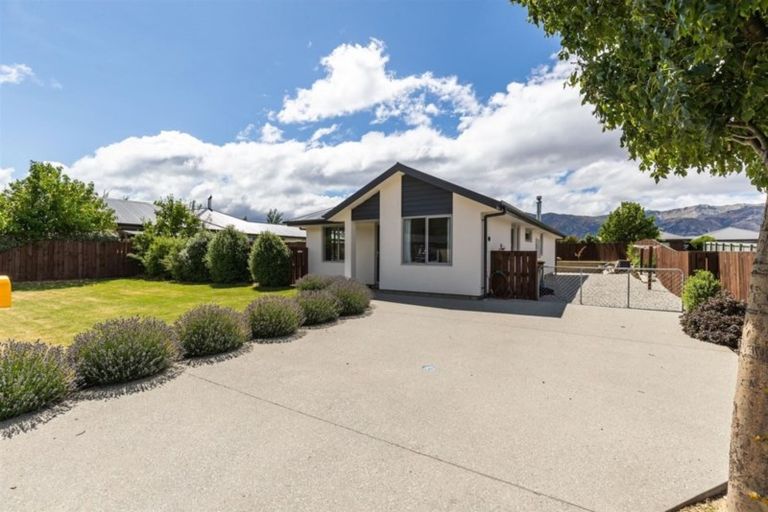 Photo of property in 3 Little Maude Drive, Lake Hawea, Wanaka, 9382