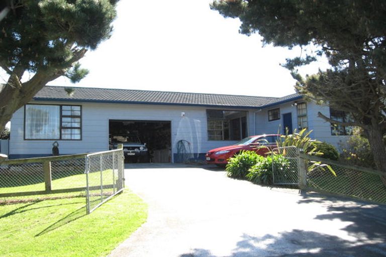 Photo of property in 57 Himatangi Street, Himatangi Beach, Foxton, 4891