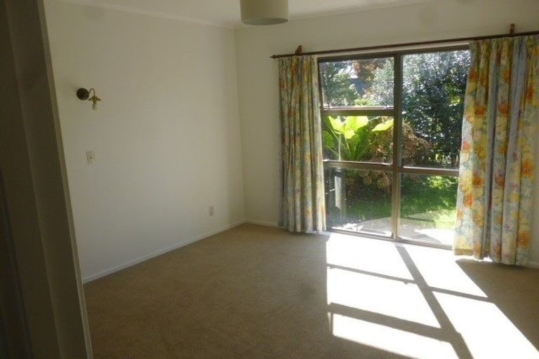 Photo of property in 1/61 Butley Drive, Farm Cove, Auckland, 2012