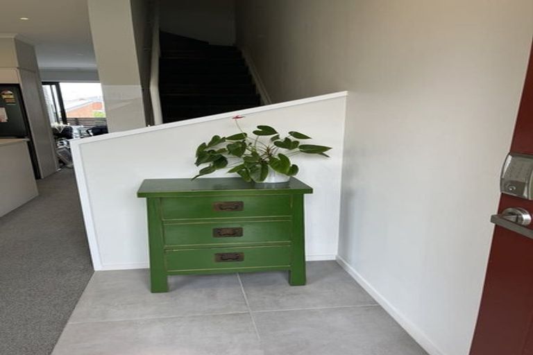 Photo of property in 32 Hobsonville Point Road, Hobsonville, Auckland, 0616