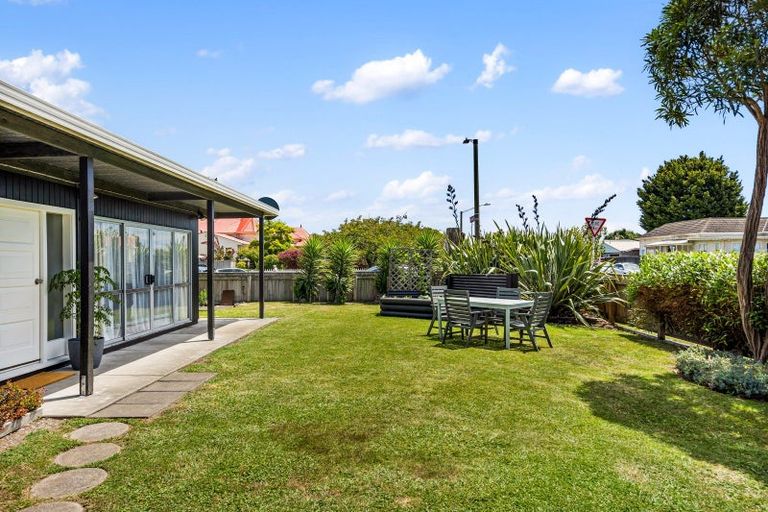 Photo of property in 206 Knight Street, Hastings, 4122