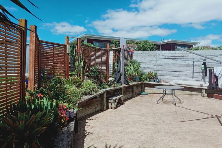 Photo of property in 1/166 Fisher Parade, Farm Cove, Auckland, 2012