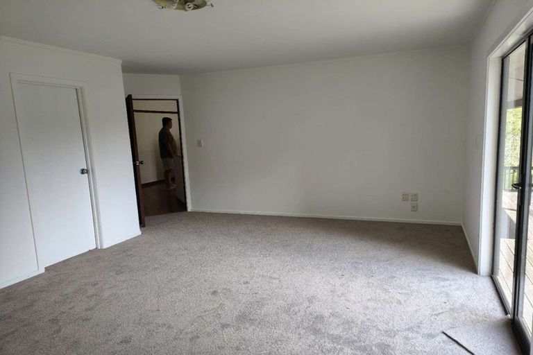 Photo of property in 1008c East Coast Road, Fairview Heights, Auckland, 0630