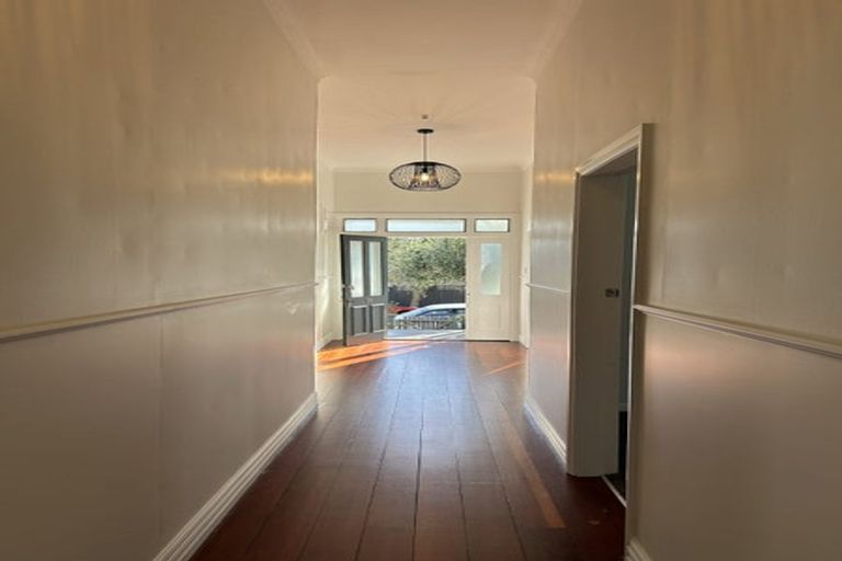 Photo of property in 39 Austin Street, Mount Victoria, Wellington, 6011