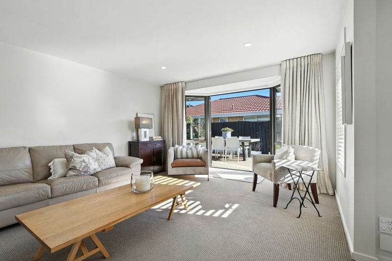 Photo of property in 2/256 Innes Road, St Albans, Christchurch, 8052