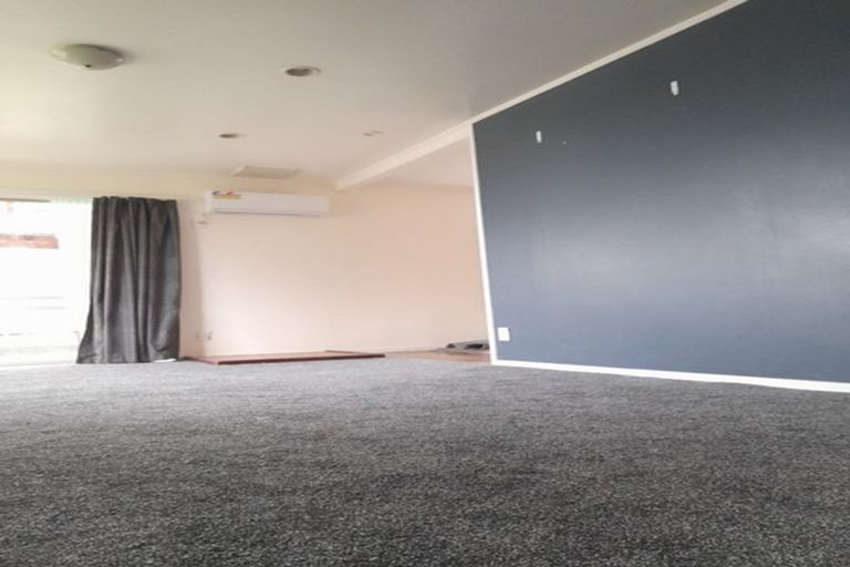 Photo of property in 3/3 Etherton Drive, Weymouth, Auckland, 2103