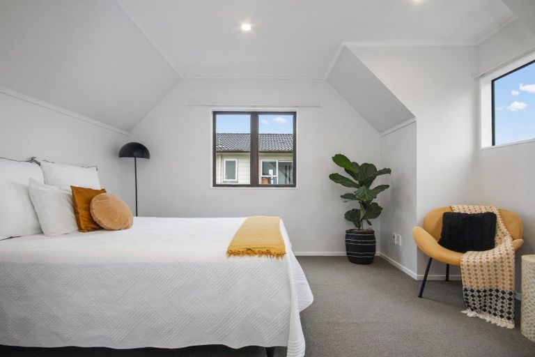 Photo of property in 2/6 Gosford Drive, Botany Downs, Auckland, 2010