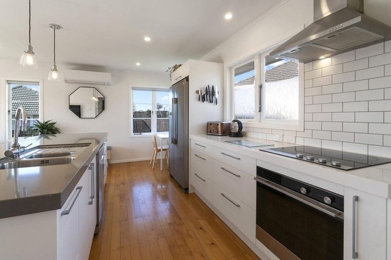 Photo of property in 4 Glenford Lane, Te Atatu Peninsula, Auckland, 0610