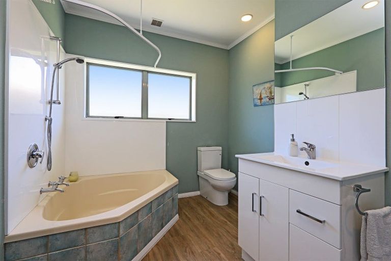 Photo of property in 219 Mcleod Street, Camberley, Hastings, 4120