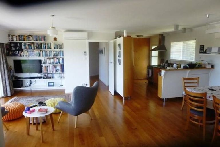 Photo of property in 24 Bevyn Street, Castor Bay, Auckland, 0620