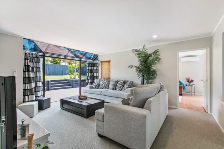Photo of property in 63 Marina View Drive, West Harbour, Auckland, 0618