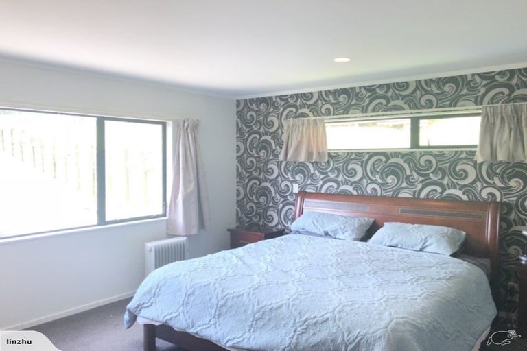 Photo of property in 91c Wade River Road, Stanmore Bay, Whangaparaoa, 0932