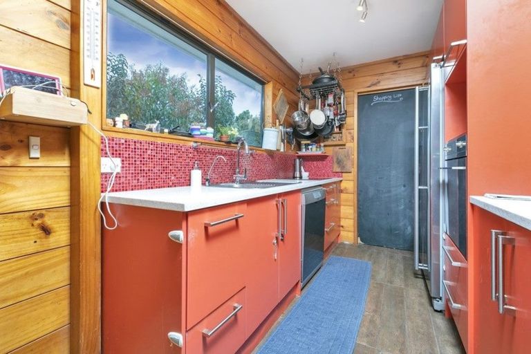 Photo of property in 2/21 Tahu Crescent, Sunnynook, Auckland, 0620