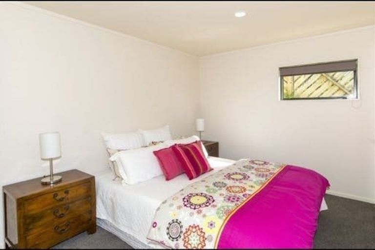 Photo of property in 31 Nalanda Crescent, Broadmeadows, Wellington, 6035