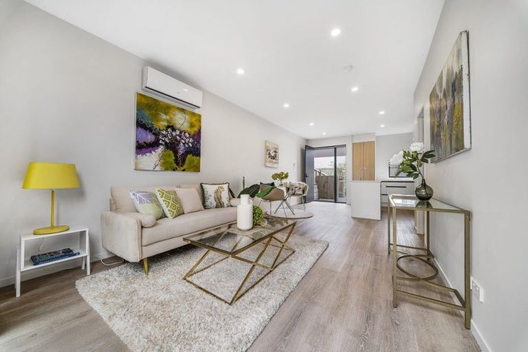 Photo of property in 40 Clay Works Lane, New Lynn, 0600