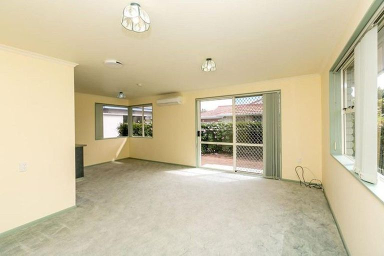 Photo of property in 10 Massey Street, Westown, New Plymouth, 4310