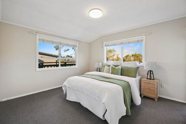 Photo of property in 19 Beach Road, Mellons Bay, Auckland, 2014